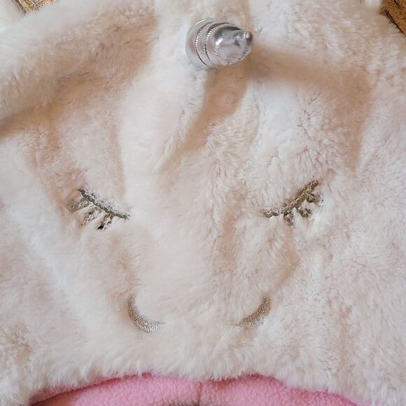Adorable unicorn beanie 2-4T 💟 - Picture 2 of 4